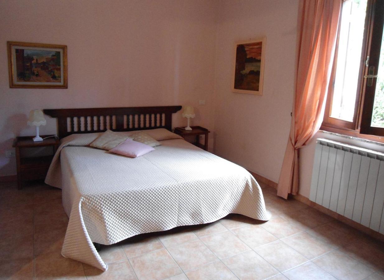 Agriturismo Le Pescine فادا الغرفة الصورة
